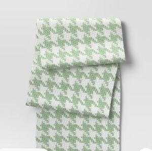 Green and White Houndstooth Table Runner